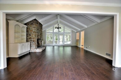 SPACIOUS GREAT ROOM WITH VAULTED CEILINGS