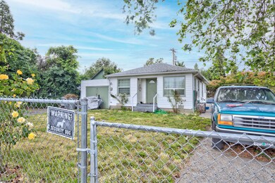 544 NW E St, Grants Pass, OR 97526 - photo 2