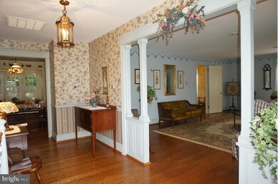 1914 Maplewood Dr, Hagerstown, MD 21740 - photo 2