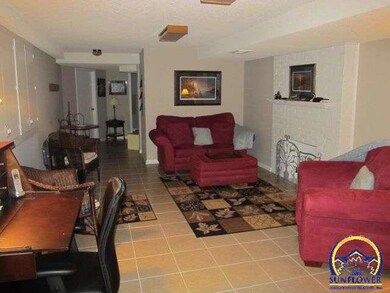 2042 SW Birchwood Ln, Topeka, KS 66604 - photo 7