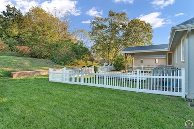 3912 SW Stonybrook Dr, Topeka, KS 66610 - photo 7