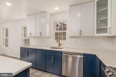 8010 Merry Oaks Ln, Vienna, VA 22182 - photo 5