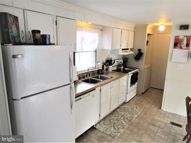 115 Berts Dr, Lothian, MD 20711 - photo 2