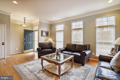 25806 Kirkwood Square, Chantilly, VA 20152 - photo 4