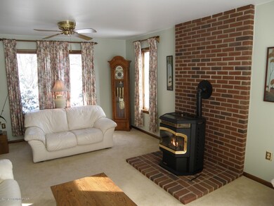 6552 Kings Hwy S, Zionsville, PA 18092 - photo 4