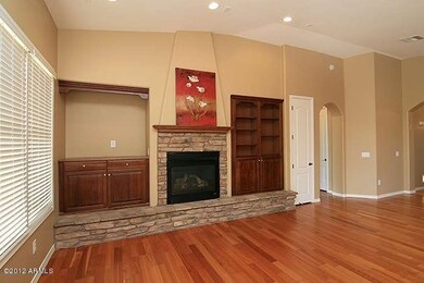 FamilyRm_Fireplace_4062