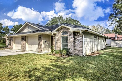 200 Medic Ln unit B, Alvin, TX 77511 - photo 2