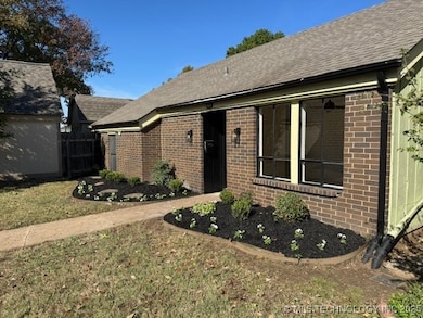 8705 E 27th St unit 2, Tulsa, OK 74129 - photo 2