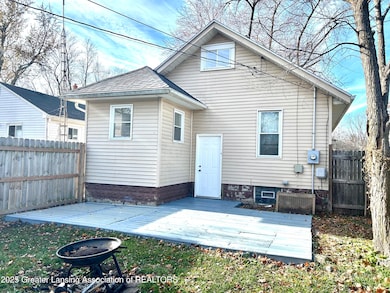 240 N Deerfield Ave, Lansing, MI 48917 - photo 3