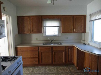 412 W Main St, Woodville, OH 43469 - photo 7