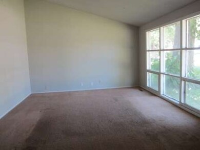 105 Pueblo Rd, Carpentersville, IL 60110 - photo 2