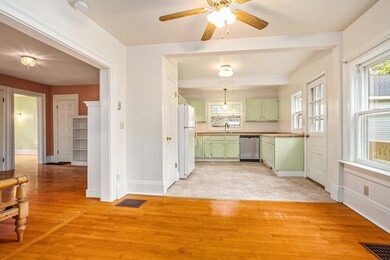 218 N Kalamazoo Ave, Marshall, MI 49068 - photo 7