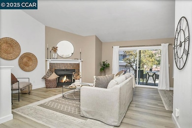 2414 Heatherleaf Ln, Martinez, CA 94553 - photo 2