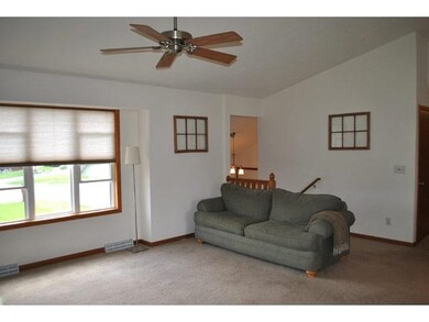 690 E Countryside Dr, Evansville, WI 53536 - photo 6