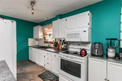 1700 Highview Dr, Marion, IA 52302 - photo 5