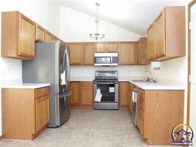 1717 SW Valley View Ct, Topeka, KS 66615 - photo 4