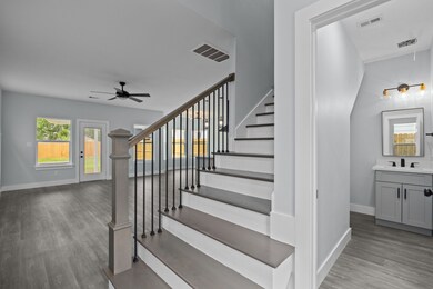 7907 James Franklin St, Houston, TX 77088 - photo 3