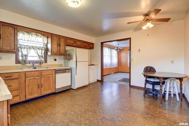 2002 Garfield St, Clinton, IA 52732 - photo 7