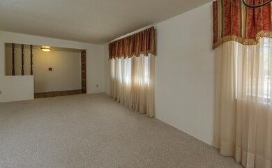 02 Living Dining Rooms  5480