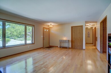 620 Cherry Wood Dr, Oregon, WI 53575 - photo 3