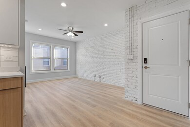 1633 W Chase Ave unit 1L, Chicago, IL 60626 - photo 3