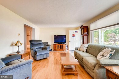 714 N Woodward Dr, Essex, MD 21221 - photo 4