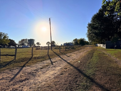 300 Toliver Ln, Industry, TX 78944 - photo 2