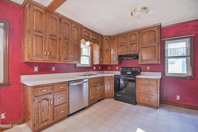 716 S 9th St, Grand Forks, ND 58201 - photo 7