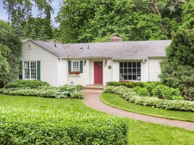 3860 Honeysuckle Rd, Wayzata, MN 55391 - photo 4