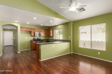 6 kitchen & family dining