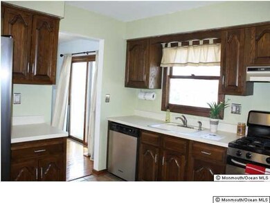 20 Pinckney Rd unit 1, Red Bank, NJ 07701 - photo 3