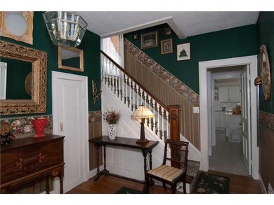 Foyer Grand and spacious Foyer to great your guest