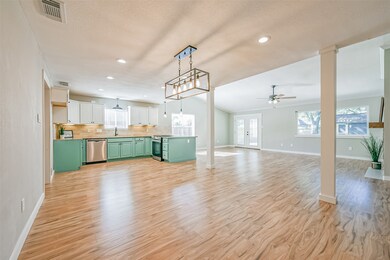 1009 Killarney Ave, Friendswood, TX 77546 - photo 4