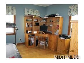 BEDROOM/OFFICE