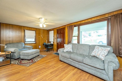 612 E 6th St S, Newton, IA 50208 - photo 4