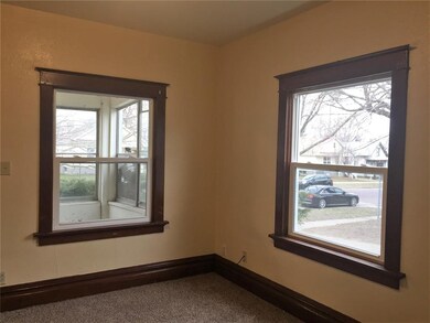 1128 9th St SE, Cedar Rapids, IA 52401 - photo 4