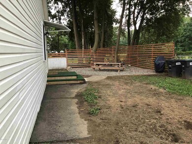 8 Woodard St, Glens Falls, NY 12801 - photo 3