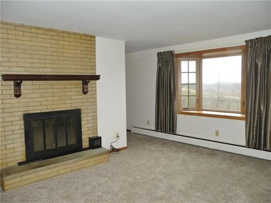 Living Room  43 Munntown Road