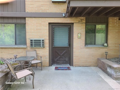 10 Oakwood Terrace unit 18, New Windsor, NY 12553 - photo 3