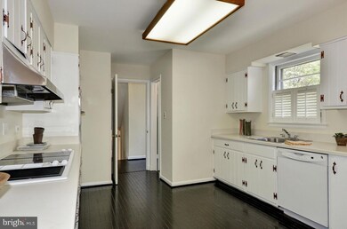 3428 Barger Dr, Falls Church, VA 22044 - photo 6