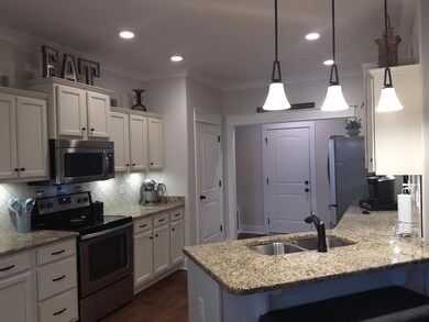GORGEOUS ENTERTAINING KITCHEN....