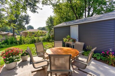 4111 40th St, Des Moines, IA 50310 - photo 3