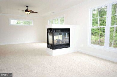 9041 John Sutherland Ln, Lorton, VA 22079 - photo 5