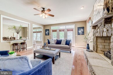 8702 Esquire Crossing Ln, Vienna, VA 22180 - photo 4