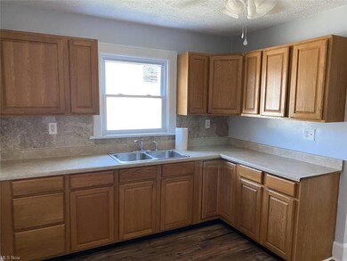 2303 E 33rd St, Lorain, OH 44055 - photo 2