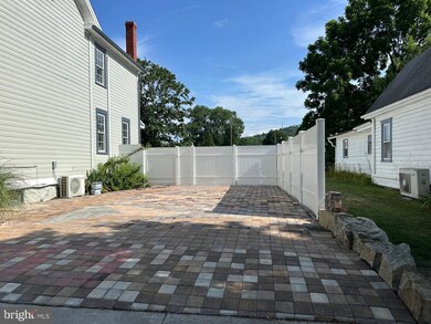 313 E John St, Bedford, PA 15522 - photo 4