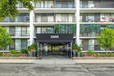 2005 S Finley Rd unit 1204, Lombard, IL 60148 - photo 2