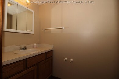 603 Parkstone Dr, Fraziers Bottom, WV 25082 - photo 6