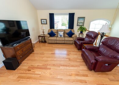 33 Carol Ct, Fall River, MA 02721 - photo 4