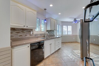 10548 W Hutton Dr, Sun City, AZ 85351 - photo 2